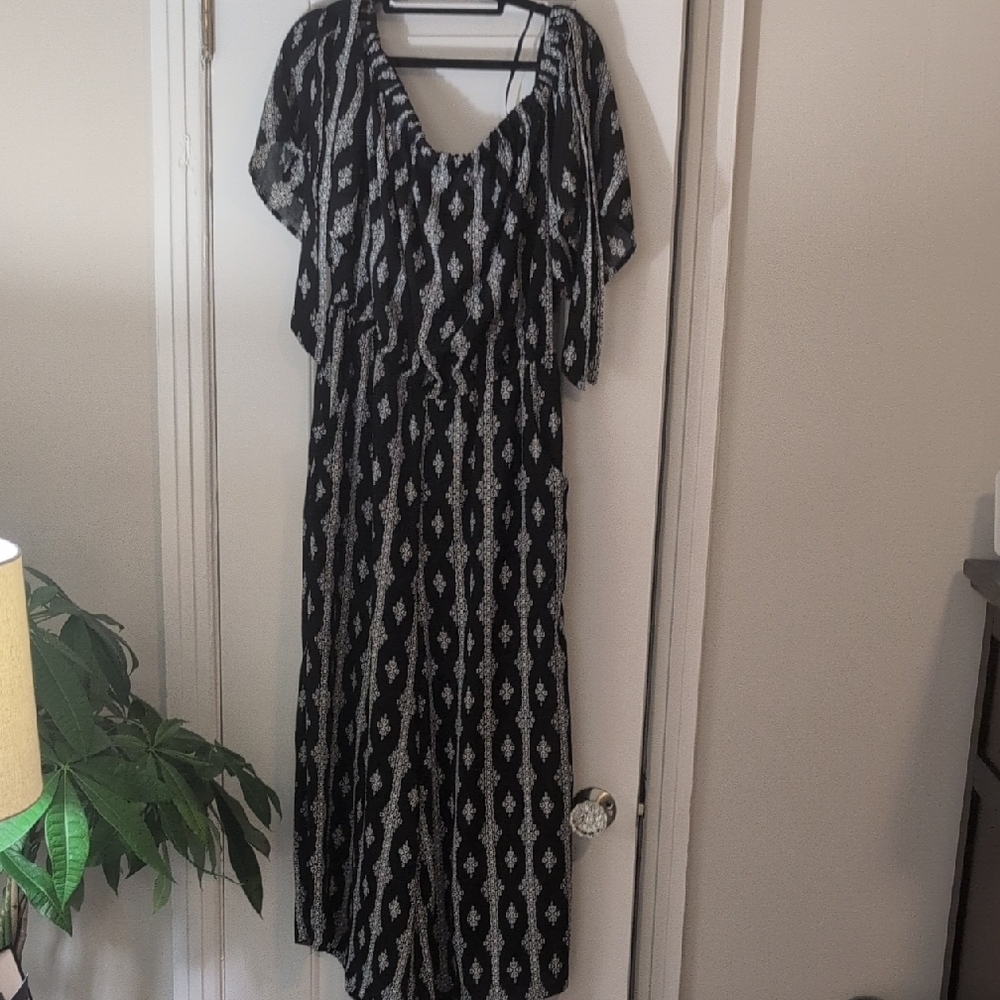 Elegant Black and White Patterned Dress